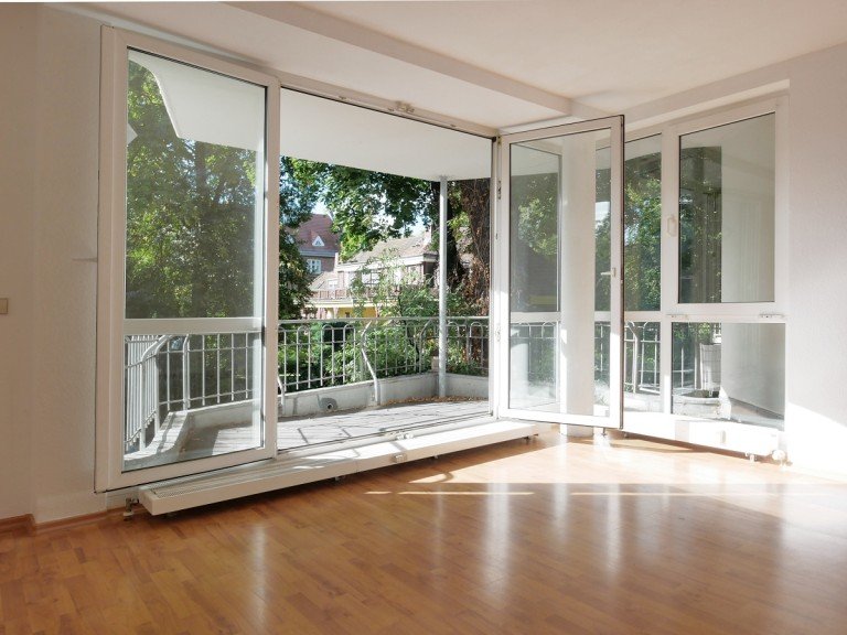 Zugang S�dbalkon Berlin - Lichterfelde (Ortsteil) Etagenwohnung Gr�n. Sonnig. Zuhause. Lichterfelde. Helle 3 Zi. - gro�er S�dbalkon - G�-WC - gro�z�giger Grundriss