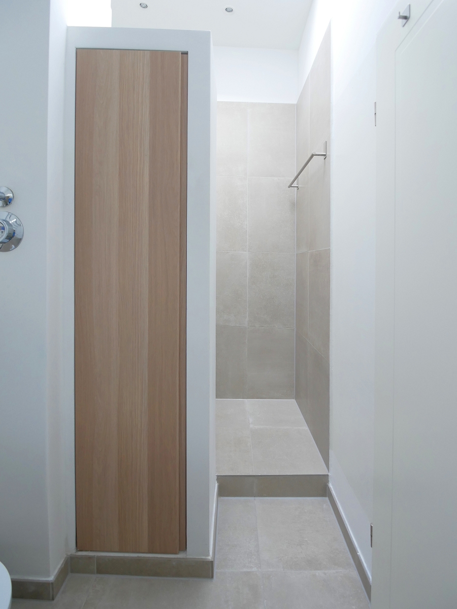 Bad m. Dusche Dachgeschosswohnung Berlin