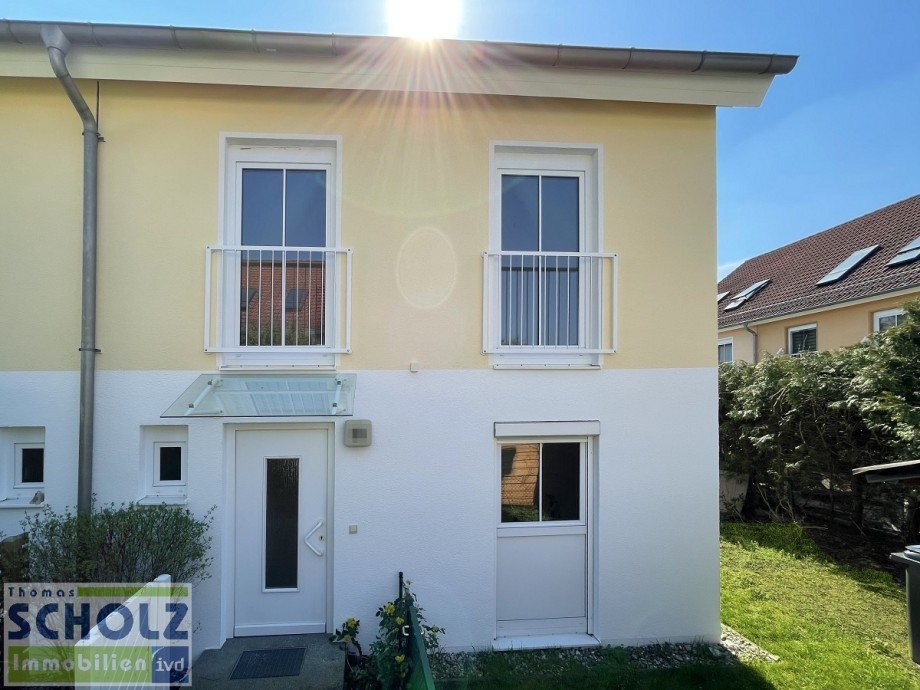 Hausansicht Eingang Doppelhaush�lfte Gr�nheide (Mark)