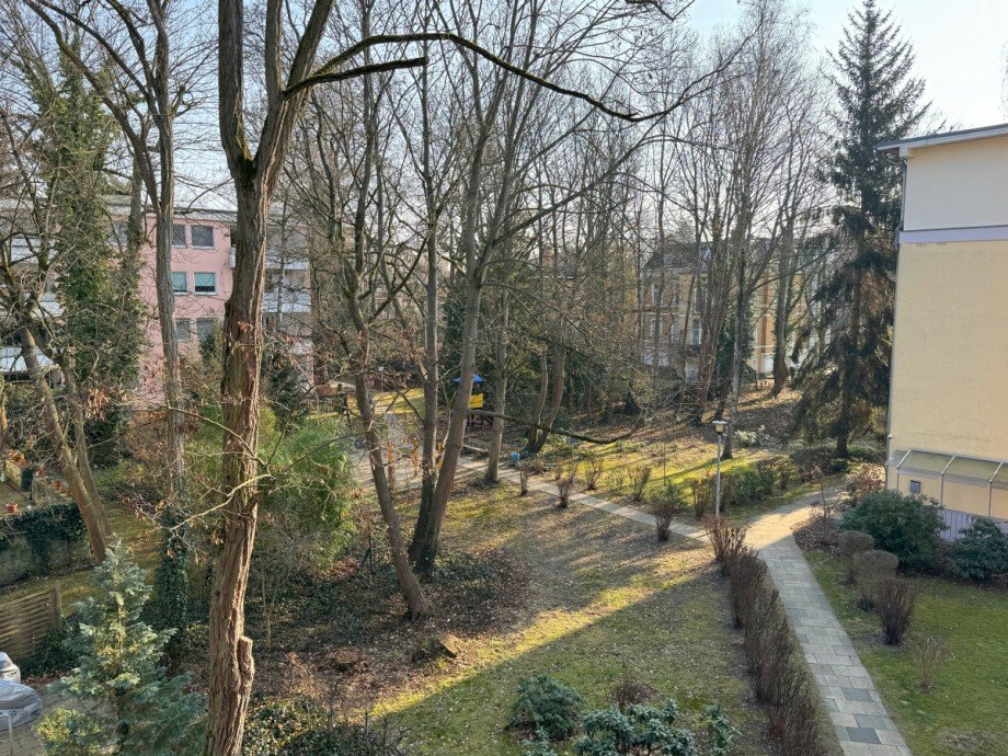 Blick aus Schlafzimmer Etagenwohnung Berlin