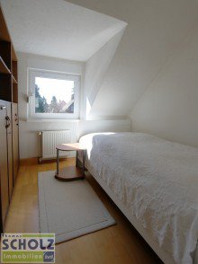 Zimmer OG Top gepflegte Doppelhaush�lfte auf 342m� Sonnengrundst�ck, 5,5 Zi., Wintergarten, Hobbyraum, Garage
