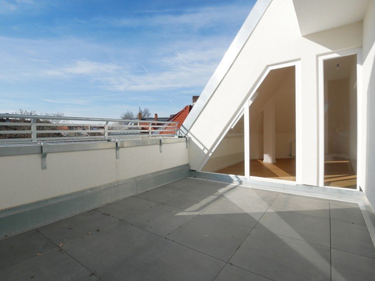 S�dterrasse Berlin - Friedenau (Ortsteil) Dachgeschosswohnung Begehrtes FRIEDENAU! Sonnige DG-Wohnung, 3 bzw. 4 Zimmer, 2 gro�e Terrassen, frisch renoviert