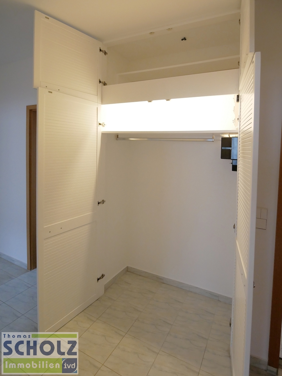 Einbauschrank im Flur Etagenwohnung Berlin