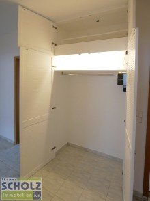 Einbauschrank im Flur Sonnige 3 Zi.-Whg. nahe Schloss Charlottenburg - modernisiert, frisch renoviert, Stellplatz
