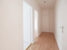 Flur *Prov.frei* Ganz oben in STEGLITZ- Sonnige 3 Zi. Whg. im 4.OG mit AUFZUG, gro�em S�dbalkon, TG-Platz