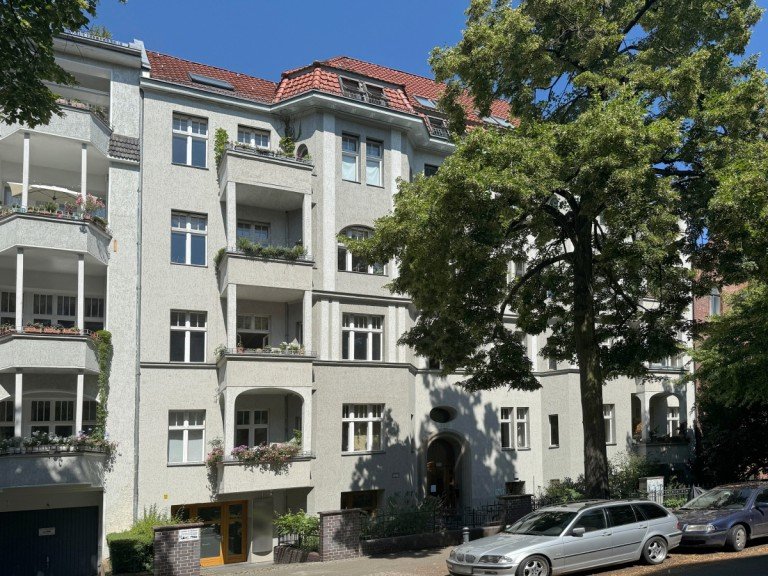 Geb�udeansicht Berlin - Friedenau (Ortsteil) Etagenwohnung Begehrtes Friedenau - Klein, fein, bald mein? 2 Zi.-Altbau, GH, Balkon, Gr�nblick